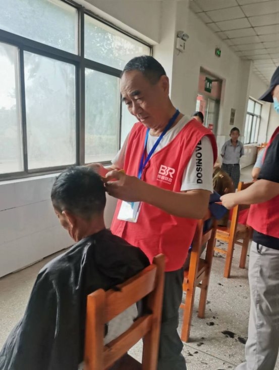 博睿联合“夏日送清凉，温暖入民心”