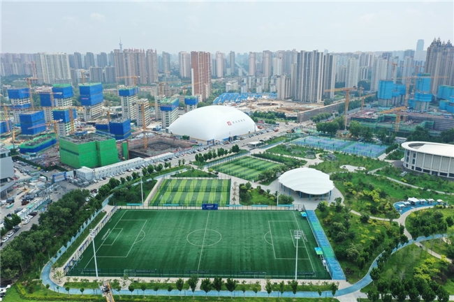 高山气膜“罩”出洁净工地！城发投高铁片区项目荣膺全市绿色施工A类标杆