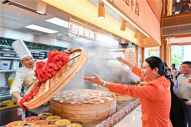鱼你在一起7.0北京启幕：一条鱼之外，揭笼小碗菜自选模式