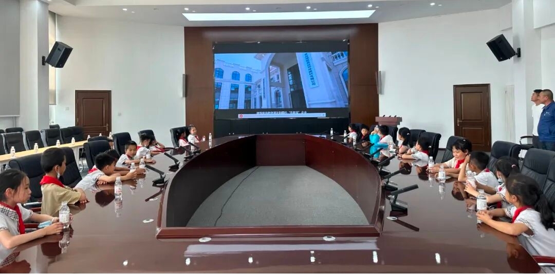 红领绿先锋·低碳伴童行 ——青岛市零废弃产业园区示范项目校园环保教育实践活动