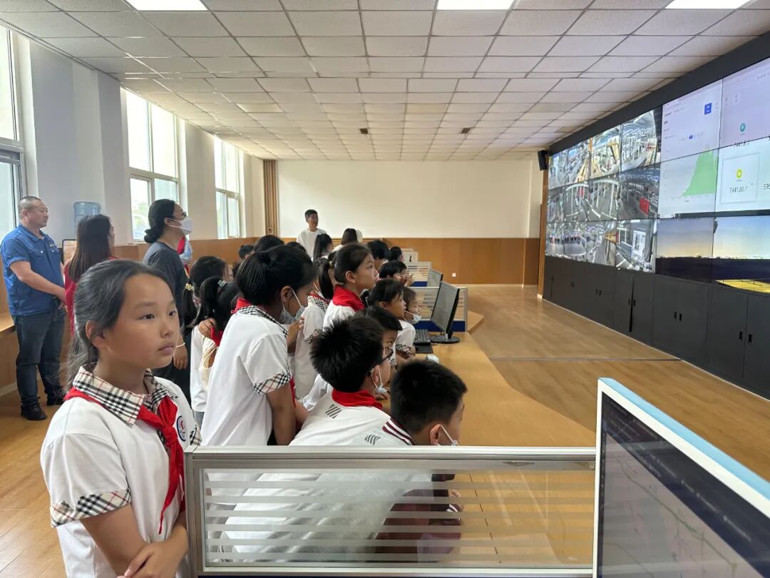 红领绿先锋·低碳伴童行 ——青岛市零废弃产业园区示范项目校园环保教育实践活动